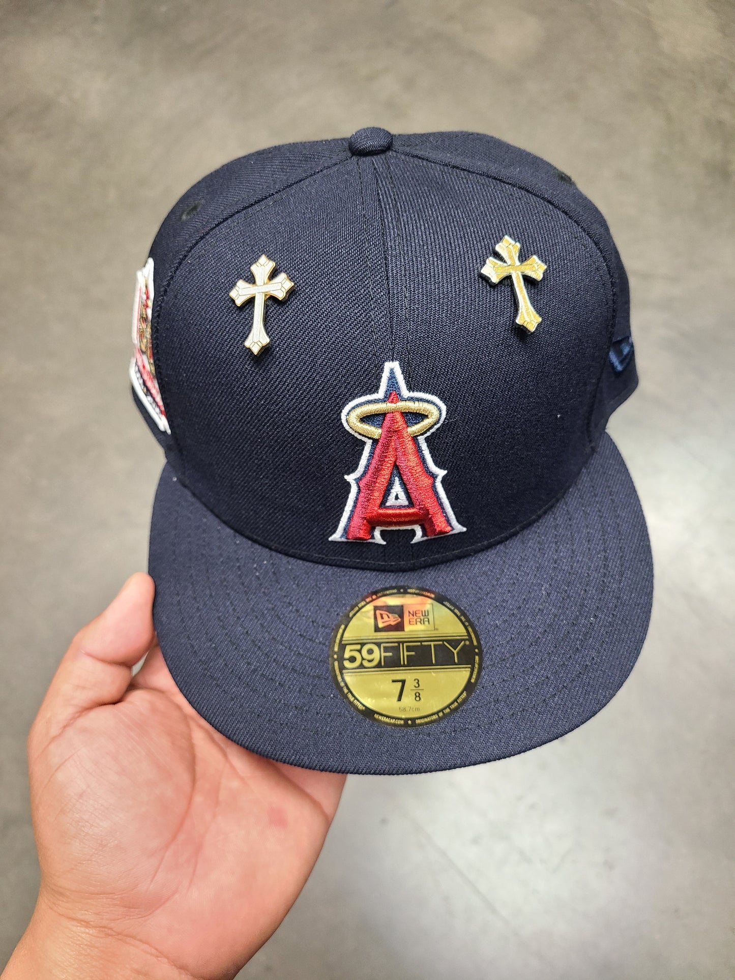 Cross Pin – Gold Metal/White Glitter