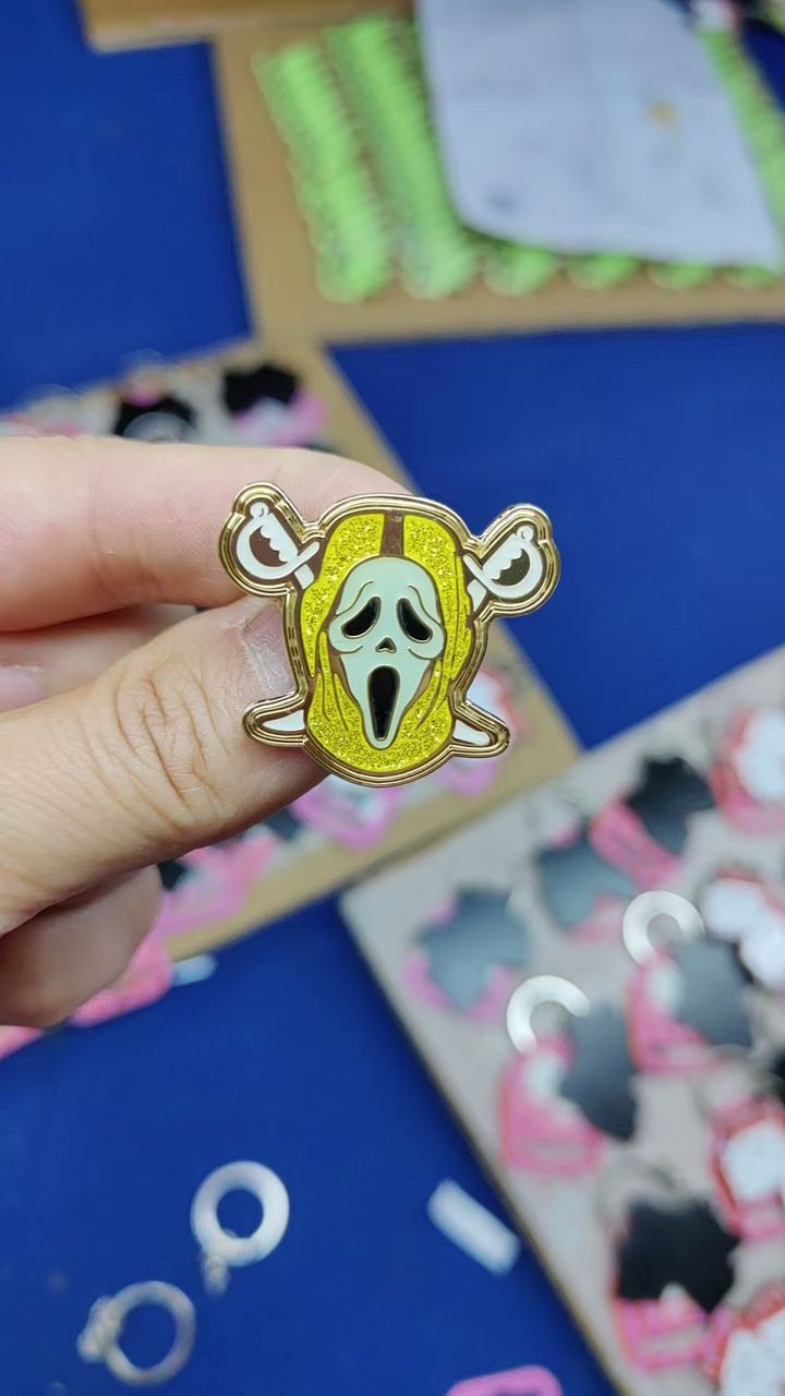 Ghostface Raider Enamel Pin + Glow (Gold)
