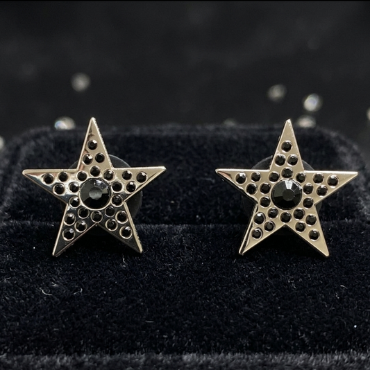 Star-shaped pins with black gemstones 