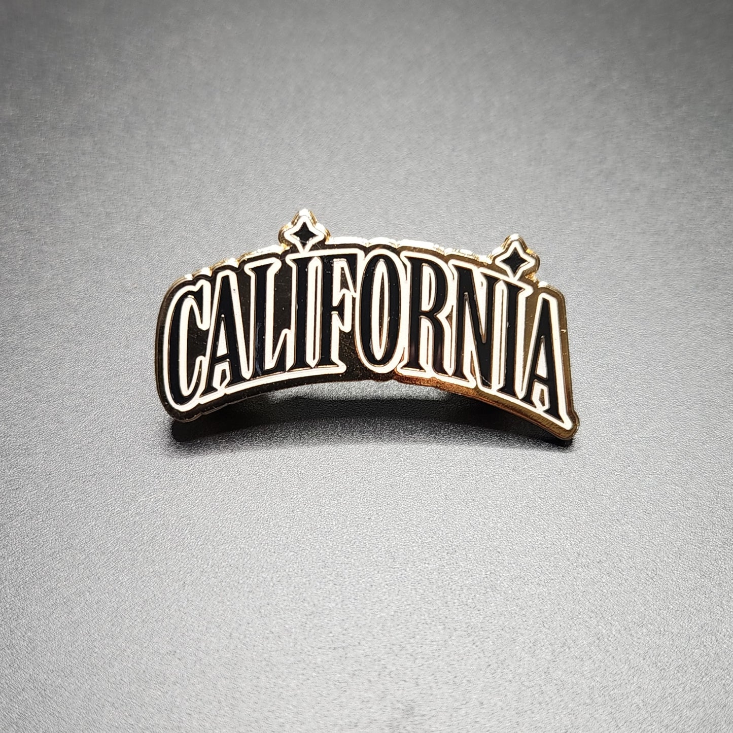 CALIFORNIA - GOLD METAL + BLACK LETTERS