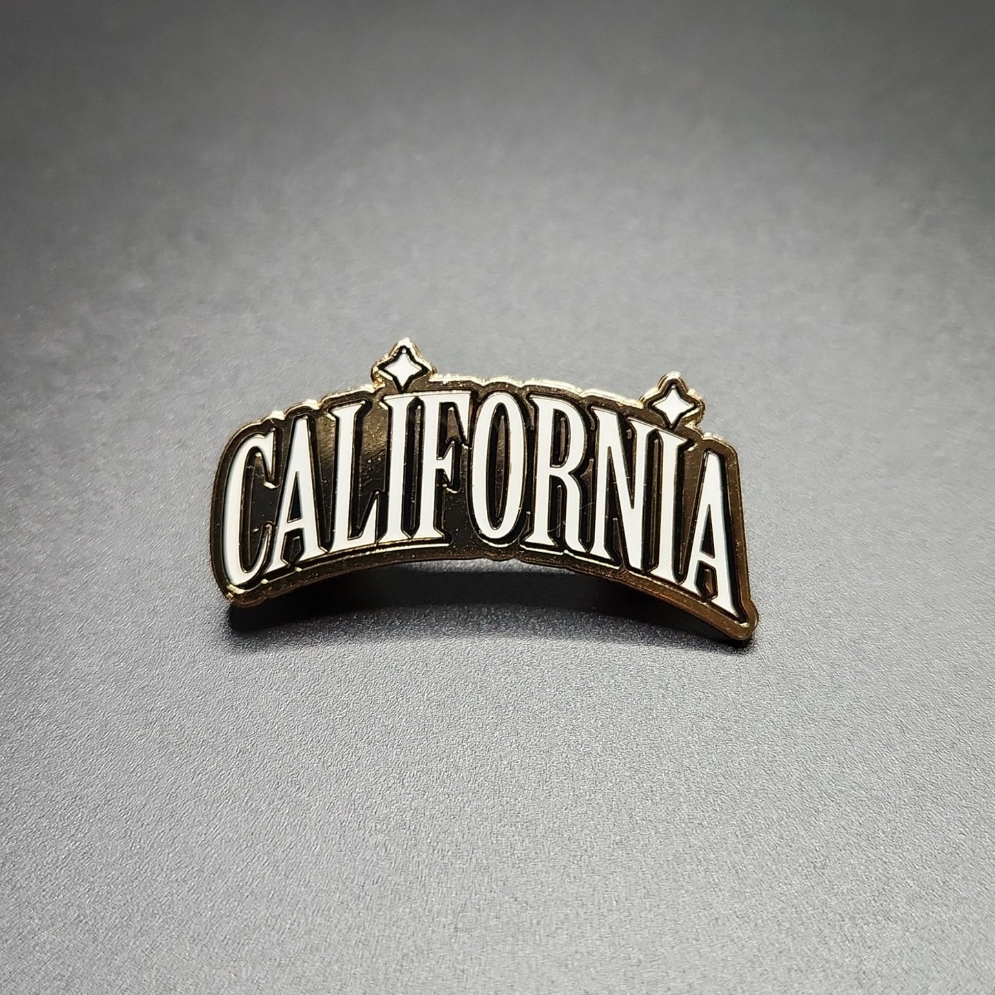 CALIFORNIA - GOLD METAL + WHITE LETTERS