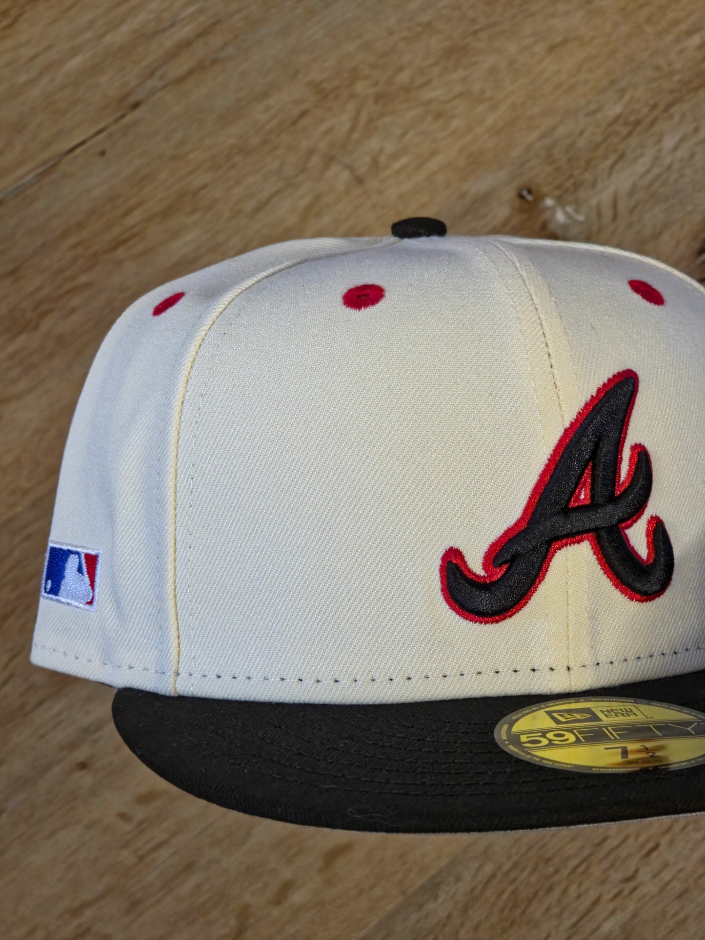 A-Wax Atlanta Braves Batterman Side Patch 2Tone White/Navy New Era 59fifty Fitted Size 7 1/2 NWT