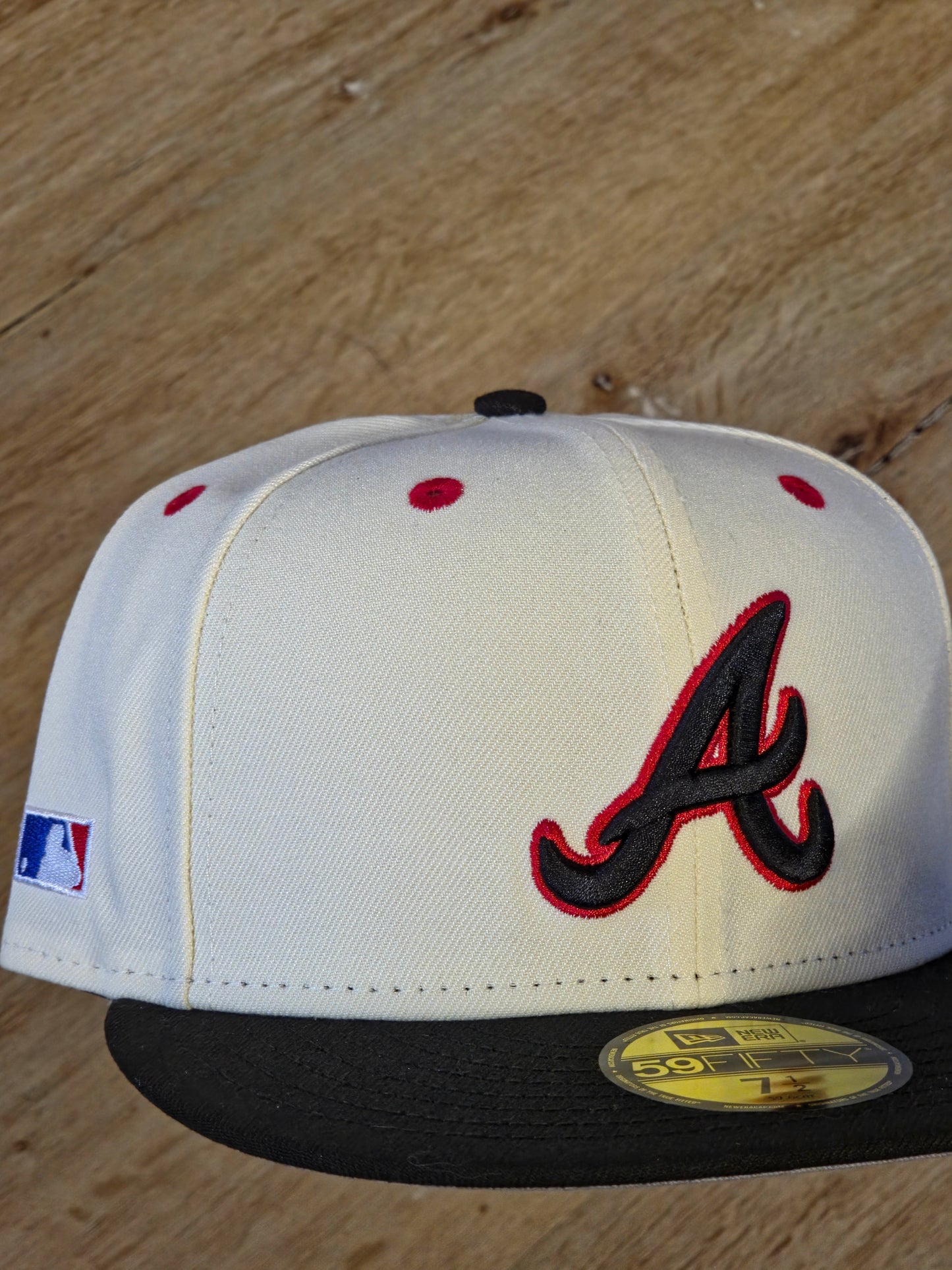 A-Wax Atlanta Braves Batterman Side Patch 2Tone White/Navy New Era 59fifty Fitted Size 7 1/2 NWT