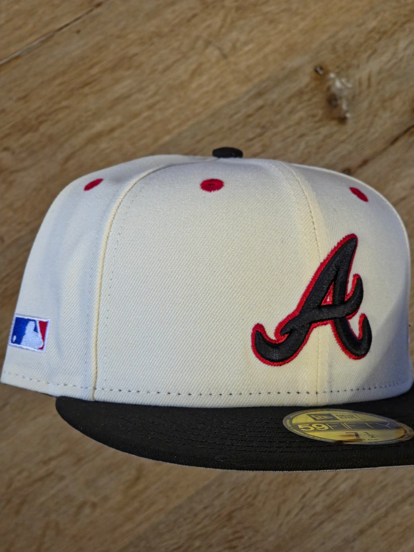 A-Wax Atlanta Braves Batterman Side Patch 2Tone White/Navy New Era 59fifty Fitted Size 7 1/2 NWT
