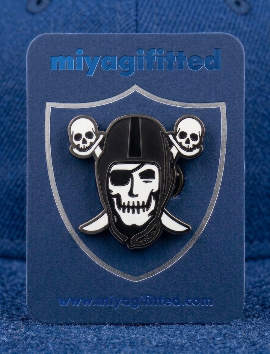 Skull RAider Enamel Pin + Glow (Black)