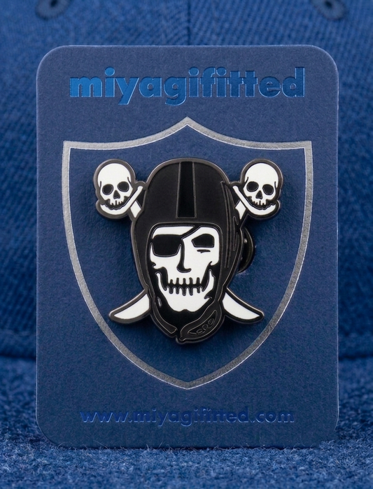 Skull RAider Enamel Pin + Glow (Black)